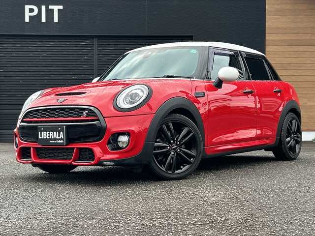 ＭＩＮＩ ミニ クーパー S 宮崎県 2015(平27)年 4.7万km ブレイジングレッドメタリック 純正HDDナビ/・Bluetooth/・ミュージックサーバー/・AUX/・AM/FM/・ハーマンカードンスピーカー/JCWパッケージ/・JCWステアリング/ペッパーパッケージ/・ライトパッケージ/・MINIエキサイトメントパッケージ/・ストレージコンパートメントパッケージ/・レンセンサー（自動ドライビングライト付き）/ヘッドアップディスプレイ/クルーズコントロール/（ハンドルはACCですがクルーズコントロールのみ）/ドライブレコーダー/コーナーセンサー/ブラウンハーフレザー/・DNシートヒーター/ETC/純正ヘッドライトなど積み込みあり
