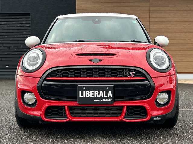 ＭＩＮＩ ミニ クーパー S 宮崎県 2015(平27)年 4.7万km ブレイジングレッドメタリック 純正HDDナビ/・Bluetooth/・ミュージックサーバー/・AUX/・AM/FM/・ハーマンカードンスピーカー/JCWパッケージ/・JCWステアリング/ペッパーパッケージ/・ライトパッケージ/・MINIエキサイトメントパッケージ/・ストレージコンパートメントパッケージ/・レンセンサー（自動ドライビングライト付き）/ヘッドアップディスプレイ/クルーズコントロール/（ハンドルはACCですがクルーズコントロールのみ）/ドライブレコーダー/コーナーセンサー/ブラウンハーフレザー/・DNシートヒーター/ETC/純正ヘッドライトなど積み込みあり