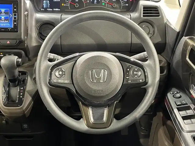 ホンダ Ｎ ＢＯＸ L コーディネートスタイル 愛知県 2022(令4)年 1.4万km プラチナホワイトパール 禁煙車両/純正ナビ/（CD/DVD/Bluetooth/フルセグTV)/バックカメラ/前席シートヒーター/両側パワースライドドア/衝突被害軽減ブレーキ（CMBS)/追従機能付きクルーズコントロール（ACC)/レーンキープアシスト/LEDヘッドライト/オートライト/オートマチックハイビーム/先行車発進告知/リアソナー/アイドリングストップ/電動パーキングブレーキ/オートブレーキホールド/シートバックテーブル/ドアバイザー/ステアリングリモコン/プッシュスタート/純正フロアマット