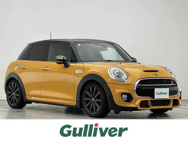 ＭＩＮＩ ミニ クーパー S 滋賀県 2015(平27)年 8.4万km オレンジ 禁煙車/純正ナビ/（AUX/USB/Bluetooth)/バックカメラ/ルームミラー内蔵型ＥＴＣ/前方ドラレコ/黒革調シートカバー/ＬＥＤヘッドライト/オートライト/クルーズコントロール/リアソナー/アイドリングストップ/ナビ連動ステアリングリモコン/パドルシフト/プッシュスタート/スマートキー×２