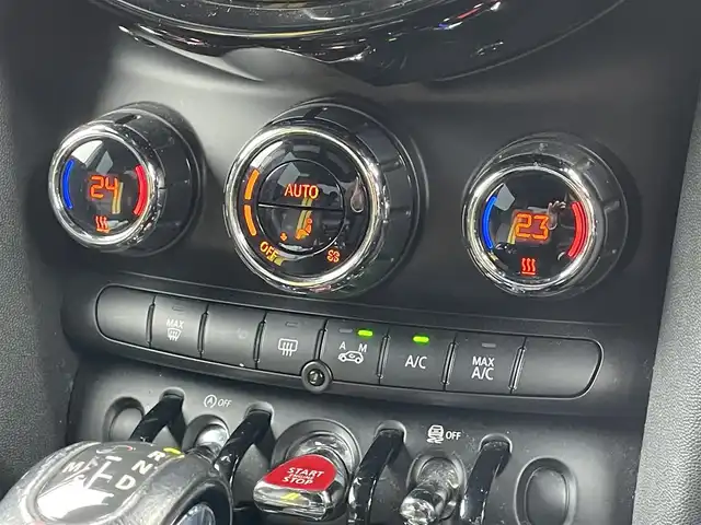 ＭＩＮＩ ミニ クーパー S 滋賀県 2015(平27)年 8.4万km オレンジ 禁煙車/純正ナビ/（AUX/USB/Bluetooth)/バックカメラ/ルームミラー内蔵型ＥＴＣ/前方ドラレコ/黒革調シートカバー/ＬＥＤヘッドライト/オートライト/クルーズコントロール/リアソナー/アイドリングストップ/ナビ連動ステアリングリモコン/パドルシフト/プッシュスタート/スマートキー×２