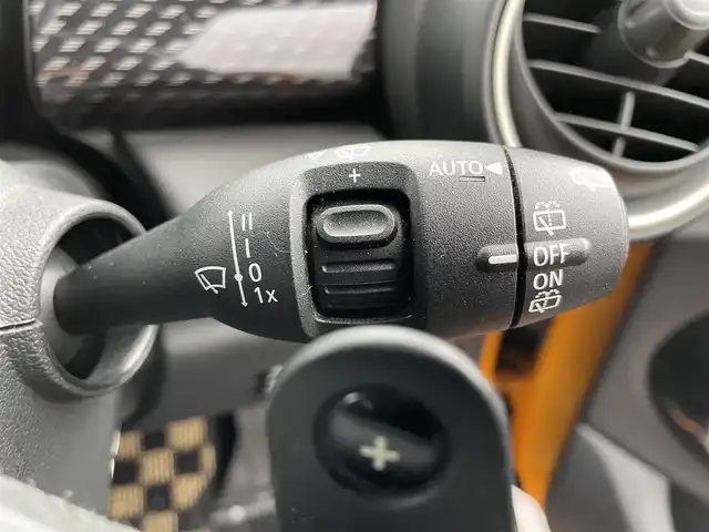 ＭＩＮＩ ミニ クーパー S 滋賀県 2015(平27)年 8.4万km オレンジ 禁煙車/純正ナビ/（AUX/USB/Bluetooth)/バックカメラ/ルームミラー内蔵型ＥＴＣ/前方ドラレコ/黒革調シートカバー/ＬＥＤヘッドライト/オートライト/クルーズコントロール/リアソナー/アイドリングストップ/ナビ連動ステアリングリモコン/パドルシフト/プッシュスタート/スマートキー×２