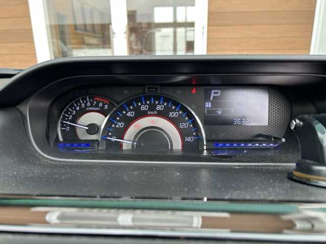 スズキ ワゴンＲ スティングレー L 宮崎県 2018(平30)年 3.7万km ブルーイッシュブラックパール3 スマートキー/LEDヘッドライト/横滑り防止装置/シートヒーター/ベンチシート/Bluetooth接続/フルセグテレビ/USB入力端子/純正フロアマット/純正アルミホイル/パワーステアリング/ミュージックプレーヤー接続