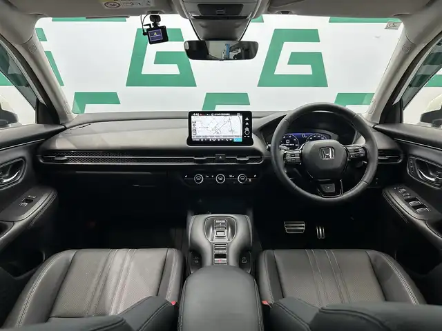 ホンダ ＺＲ－Ｖ ハイブリッド e:HEV Z 鹿児島県 2024(令6)年 1.2万km プラチナホワイトパール ホンダセンシング/・衝突軽減ブレーキ/・誤発進抑制機能（前後）/・近距離衝突軽減ブレーキ/・歩行者事故低減ステアリング/・路外逸脱抑制機能/・渋滞追従機能付アダプティブクルーズコントロール/・車線維持支援システム/・トラフィックジャムアシスト/・先行車発進お知らせ機能/・標識認識機能/・アダプティブドライビングビーム/・ブラインドスポットインフォメーション/・パーキングセンサーシステム/・後退出庫サポート/マルチビューカメラシステム/BOSEプレミアムサウンドシステム/ワイヤレス充電/純正9インチメモリナビ【LXM-247VFNi】/（フルセグ/BT/AppleCarPlay/AndroidAuto/USB）/ビルトインETC2.0/社外前後ドライブレコーダー/革巻きステアリング/ステアリングリモコン/パドルシフト/ステアリングヒーター/レザーシート/前席パワーシート/運転席シートメモリ/前席シートヒーター/ハンズフリーパワーテールゲート/純正LEDヘッドライト/オートライト/フロント&バックソナー/純正ラバーマット/純正18インチアルミ
