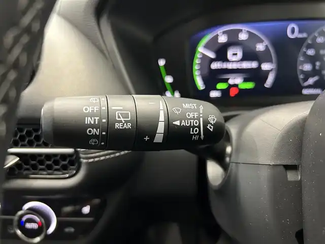 ホンダ ＺＲ－Ｖ ハイブリッド e:HEV Z 鹿児島県 2024(令6)年 1.2万km プラチナホワイトパール ホンダセンシング/・衝突軽減ブレーキ/・誤発進抑制機能（前後）/・近距離衝突軽減ブレーキ/・歩行者事故低減ステアリング/・路外逸脱抑制機能/・渋滞追従機能付アダプティブクルーズコントロール/・車線維持支援システム/・トラフィックジャムアシスト/・先行車発進お知らせ機能/・標識認識機能/・アダプティブドライビングビーム/・ブラインドスポットインフォメーション/・パーキングセンサーシステム/・後退出庫サポート/マルチビューカメラシステム/BOSEプレミアムサウンドシステム/ワイヤレス充電/純正9インチメモリナビ【LXM-247VFNi】/（フルセグ/BT/AppleCarPlay/AndroidAuto/USB）/ビルトインETC2.0/社外前後ドライブレコーダー/革巻きステアリング/ステアリングリモコン/パドルシフト/ステアリングヒーター/レザーシート/前席パワーシート/運転席シートメモリ/前席シートヒーター/ハンズフリーパワーテールゲート/純正LEDヘッドライト/オートライト/フロント&バックソナー/純正ラバーマット/純正18インチアルミ