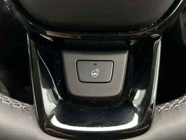 ホンダ ＺＲ－Ｖ ハイブリッド e:HEV Z 鹿児島県 2024(令6)年 1.2万km プラチナホワイトパール ホンダセンシング/・衝突軽減ブレーキ/・誤発進抑制機能（前後）/・近距離衝突軽減ブレーキ/・歩行者事故低減ステアリング/・路外逸脱抑制機能/・渋滞追従機能付アダプティブクルーズコントロール/・車線維持支援システム/・トラフィックジャムアシスト/・先行車発進お知らせ機能/・標識認識機能/・アダプティブドライビングビーム/・ブラインドスポットインフォメーション/・パーキングセンサーシステム/・後退出庫サポート/マルチビューカメラシステム/BOSEプレミアムサウンドシステム/ワイヤレス充電/純正9インチメモリナビ【LXM-247VFNi】/（フルセグ/BT/AppleCarPlay/AndroidAuto/USB）/ビルトインETC2.0/社外前後ドライブレコーダー/革巻きステアリング/ステアリングリモコン/パドルシフト/ステアリングヒーター/レザーシート/前席パワーシート/運転席シートメモリ/前席シートヒーター/ハンズフリーパワーテールゲート/純正LEDヘッドライト/オートライト/フロント&バックソナー/純正ラバーマット/純正18インチアルミ