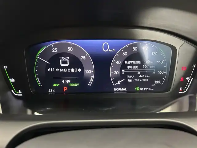 ホンダ ＺＲ－Ｖ ハイブリッド e:HEV Z 鹿児島県 2024(令6)年 1.2万km プラチナホワイトパール ホンダセンシング/・衝突軽減ブレーキ/・誤発進抑制機能（前後）/・近距離衝突軽減ブレーキ/・歩行者事故低減ステアリング/・路外逸脱抑制機能/・渋滞追従機能付アダプティブクルーズコントロール/・車線維持支援システム/・トラフィックジャムアシスト/・先行車発進お知らせ機能/・標識認識機能/・アダプティブドライビングビーム/・ブラインドスポットインフォメーション/・パーキングセンサーシステム/・後退出庫サポート/マルチビューカメラシステム/BOSEプレミアムサウンドシステム/ワイヤレス充電/純正9インチメモリナビ【LXM-247VFNi】/（フルセグ/BT/AppleCarPlay/AndroidAuto/USB）/ビルトインETC2.0/社外前後ドライブレコーダー/革巻きステアリング/ステアリングリモコン/パドルシフト/ステアリングヒーター/レザーシート/前席パワーシート/運転席シートメモリ/前席シートヒーター/ハンズフリーパワーテールゲート/純正LEDヘッドライト/オートライト/フロント&バックソナー/純正ラバーマット/純正18インチアルミ