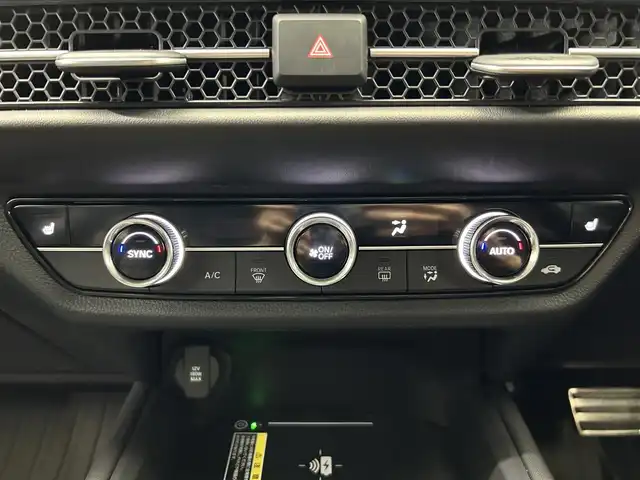 ホンダ ＺＲ－Ｖ ハイブリッド e:HEV Z 鹿児島県 2024(令6)年 1.2万km プラチナホワイトパール ホンダセンシング/・衝突軽減ブレーキ/・誤発進抑制機能（前後）/・近距離衝突軽減ブレーキ/・歩行者事故低減ステアリング/・路外逸脱抑制機能/・渋滞追従機能付アダプティブクルーズコントロール/・車線維持支援システム/・トラフィックジャムアシスト/・先行車発進お知らせ機能/・標識認識機能/・アダプティブドライビングビーム/・ブラインドスポットインフォメーション/・パーキングセンサーシステム/・後退出庫サポート/マルチビューカメラシステム/BOSEプレミアムサウンドシステム/ワイヤレス充電/純正9インチメモリナビ【LXM-247VFNi】/（フルセグ/BT/AppleCarPlay/AndroidAuto/USB）/ビルトインETC2.0/社外前後ドライブレコーダー/革巻きステアリング/ステアリングリモコン/パドルシフト/ステアリングヒーター/レザーシート/前席パワーシート/運転席シートメモリ/前席シートヒーター/ハンズフリーパワーテールゲート/純正LEDヘッドライト/オートライト/フロント&バックソナー/純正ラバーマット/純正18インチアルミ