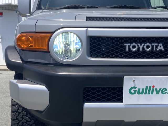 トヨタ ＦＪクルーザー 三重県 2014(平26)年 5.5万km セメントグレーM/ホワイト ディーラーナビ　/フルセグＴＶ　/ＣＤ　/ＤＶＤ再生　/バックカメラ　/革巻きステアリング　/オフロードタイヤ　/ＬＥＤヘッドライト　　/寒冷地ワイパー　/コーナーセンサー　/クルーズコントロール　/ドライブレコーダー