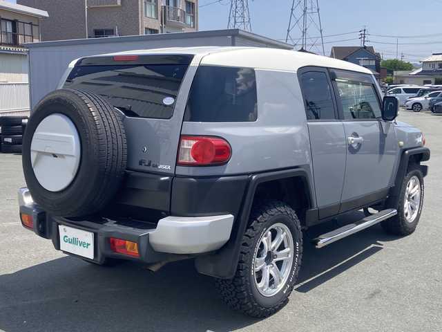 トヨタ ＦＪクルーザー 三重県 2014(平26)年 5.5万km セメントグレーM/ホワイト ディーラーナビ　/フルセグＴＶ　/ＣＤ　/ＤＶＤ再生　/バックカメラ　/革巻きステアリング　/オフロードタイヤ　/ＬＥＤヘッドライト　　/寒冷地ワイパー　/コーナーセンサー　/クルーズコントロール　/ドライブレコーダー