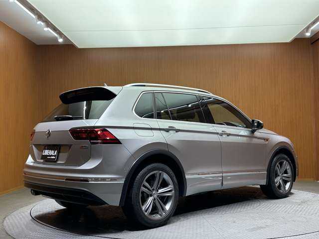 フォルクスワーゲン ティグアン TDI 4モーション Rライン 千葉県 2019(平31)年 1.8万km タングステンシルバーメタリック シートＰＫＧ/ＤＣＣパッケージ　/ＡＣＣ　/ナビ　/ＴＶ　/Ｂｌｕｅｔｏｏｔｈ接続　/ＣａｒＰｌａｙ　/３６０°電動シート　/シートヒーター　/電動リアゲート　/パーキングアシスト　/衝突軽減Ｂ　/ＢＳＭ　/ＬＫＡ