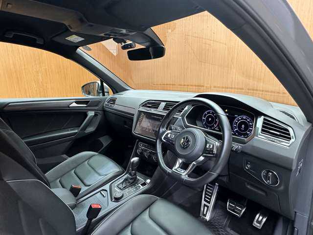フォルクスワーゲン ティグアン TDI 4モーション Rライン 千葉県 2019(平31)年 1.8万km タングステンシルバーメタリック シートＰＫＧ/ＤＣＣパッケージ　/ＡＣＣ　/ナビ　/ＴＶ　/Ｂｌｕｅｔｏｏｔｈ接続　/ＣａｒＰｌａｙ　/３６０°電動シート　/シートヒーター　/電動リアゲート　/パーキングアシスト　/衝突軽減Ｂ　/ＢＳＭ　/ＬＫＡ