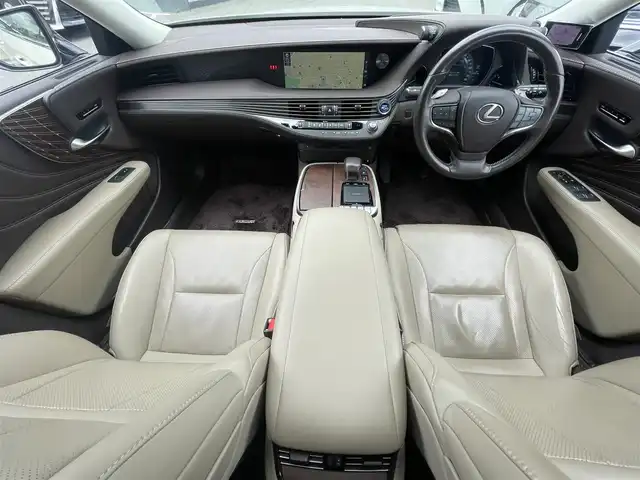 レクサス ＬＳ 500h Iパッケージ 大阪府 2017(平29)年 5.9万km ソニッククォーツ 純正ナビ（BD/DVD/CD/BT）/フルセグTV/全周囲カメラ/ETC2.0/ドラレコ/デジタルインナーミラー/サンルーフ/スマートキー/ステアリングスイッチ/レーンキープアシスト/レーダークルーズコントロール/パドルシフト/衝突被害軽減システム/エアサス/前席パワーシート/前席シートメモリ/前席シートクーラー/全席シートヒーター/ハンドルヒーター/ブラインドスポットモニター/ヘッドアップディスプレイ/社外レーダー探知機/オートエアコン/オートライト/オートハイビーム/オートワイパー/オートホールド/電子パーキング/電動リアサンシェード/パワートランク/純正OP20インチアルミホイール/純正フロアマット/AC100V電源/保証書