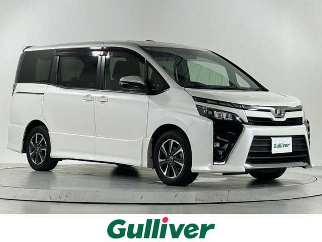 トヨタ ヴォクシー ZS 佐賀県 2017(平29)年 7.7万km ホワイトパールクリスタルシャイン アルパイン１１インチナビ【EX112】/（フルセグTV/CD/DVD/BT/SAM/FM）/ツインムーンルーフ/アルパイン１０．１インチ後席モニター/バックカメラ/クルーズコントロール/両側パワースライドドア/衝突軽減システム/レーンキープアシスト/純正アルミホイール/純正フロアマット/純正ＬＥＤヘッドライト/オートライト/ETC/横滑り防止装置/盗難防止装置
