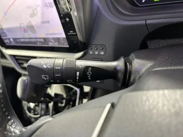 トヨタ ヴォクシー ZS 佐賀県 2017(平29)年 7.7万km ホワイトパールクリスタルシャイン アルパイン１１インチナビ【EX112】/（フルセグTV/CD/DVD/BT/SAM/FM）/ツインムーンルーフ/アルパイン１０．１インチ後席モニター/バックカメラ/クルーズコントロール/両側パワースライドドア/衝突軽減システム/レーンキープアシスト/純正アルミホイール/純正フロアマット/純正ＬＥＤヘッドライト/オートライト/ETC/横滑り防止装置/盗難防止装置