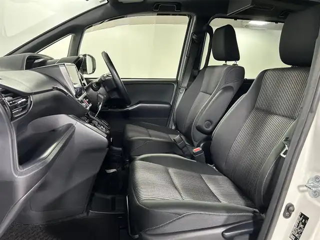 トヨタ ヴォクシー ZS 佐賀県 2017(平29)年 7.7万km ホワイトパールクリスタルシャイン アルパイン１１インチナビ【EX112】/（フルセグTV/CD/DVD/BT/SAM/FM）/ツインムーンルーフ/アルパイン１０．１インチ後席モニター/バックカメラ/クルーズコントロール/両側パワースライドドア/衝突軽減システム/レーンキープアシスト/純正アルミホイール/純正フロアマット/純正ＬＥＤヘッドライト/オートライト/ETC/横滑り防止装置/盗難防止装置