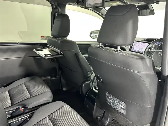 トヨタ ヴォクシー ZS 佐賀県 2017(平29)年 7.7万km ホワイトパールクリスタルシャイン アルパイン１１インチナビ【EX112】/（フルセグTV/CD/DVD/BT/SAM/FM）/ツインムーンルーフ/アルパイン１０．１インチ後席モニター/バックカメラ/クルーズコントロール/両側パワースライドドア/衝突軽減システム/レーンキープアシスト/純正アルミホイール/純正フロアマット/純正ＬＥＤヘッドライト/オートライト/ETC/横滑り防止装置/盗難防止装置