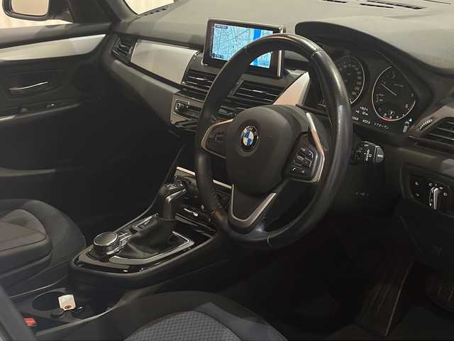 ＢＭＷ ２１８ｄ アクティブツアラー 新潟県 2016(平28)年 3.4万km アルピンホワイトⅢ インテリジェントセーフティ/-衝突被害軽減ブレーキ/-車線逸脱警報/純正HDDナビ/(CD/DVD/Bluetooth/USB/AUX)/バックカメラ/ETC/ドライブレコーダー/LEDヘッドライト/純正16インチアルミホイール/コーナーセンサー/ステアリングリモコン/プッシュスタート/電動パーキングブレーキ/フロアマット/保証書/取扱説明書