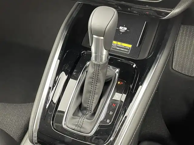 ホンダ ヴェゼル ハイブリッド e:HEV Z 福井県 2025(令7)年 0.1千km プラチナホワイトパール 登録済未使用車　/Ｈｏｎｄａ　ＣＯＮＮＥＣＴディスプレイオーディオ/（ナビ機能付き）/オプションフロントグリル　（ベルリナブラック）/置くだけ充電　/ハーフレザーシート　/シートヒーター　/ハンドルヒーター　/スペアキー　/純正ビルトインＥＴＣ２．０/純正アルミホイール/ABS/レーンキープアシスト/横滑り防止装置/オートライト/前後コーナーセンサー/ヒルディセントコントロール/LEDヘッドライト