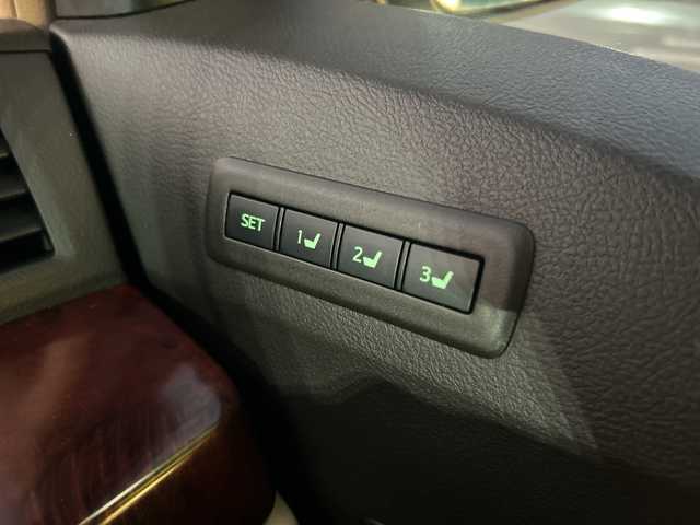 トヨタ ヴェルファイア 2．4V 愛媛県 2010(平22)年 9.6万km ホワイトパールクリスタルシャイン フリップダウンモニター/純正ナビ（NHZN-W60G）/・Bluetooth/・CD/DVD/フルセグTV/バックカメラ/ETC/両側パワースライドドア/ステアリングスイッチ/オートライト/オートマチックハイビーム/コーナセンサー/リモコンキー/スペアキー/保証書/取扱説明書