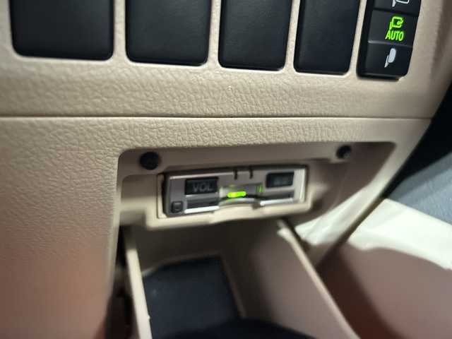 トヨタ ヴェルファイア 2．4V 愛媛県 2010(平22)年 9.6万km ホワイトパールクリスタルシャイン フリップダウンモニター/純正ナビ（NHZN-W60G）/・Bluetooth/・CD/DVD/フルセグTV/バックカメラ/ETC/両側パワースライドドア/ステアリングスイッチ/オートライト/オートマチックハイビーム/コーナセンサー/リモコンキー/スペアキー/保証書/取扱説明書