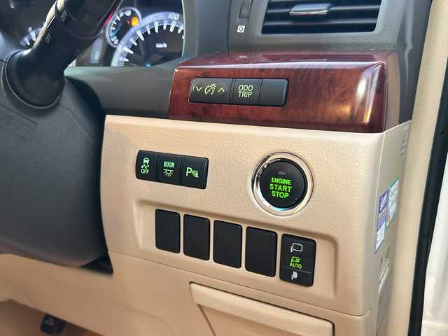 トヨタ ヴェルファイア 2．4V 愛媛県 2010(平22)年 9.6万km ホワイトパールクリスタルシャイン フリップダウンモニター/純正ナビ（NHZN-W60G）/・Bluetooth/・CD/DVD/フルセグTV/バックカメラ/ETC/両側パワースライドドア/ステアリングスイッチ/オートライト/オートマチックハイビーム/コーナセンサー/リモコンキー/スペアキー/保証書/取扱説明書