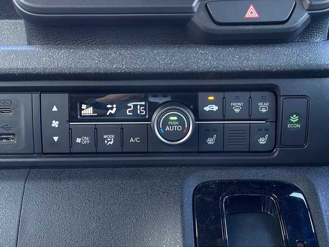 ホンダ Ｎ ＢＯＸ カスタム 山口県 2025(令7)年 0.5万km クリスタルブラックパール 純正8インチホンダコネクトナビ/・フルセグテレビ/・Bluetooth/・AM/FM/USB/バックカメラ/両側パワースライドドア/ETC/ドライブレコーダー/ホンダセンシング/・衝突軽減ブレーキ/・誤発進抑制機能/・アダプティブクルーズコントロール/・車線維持支援システム/・路外逸脱抑制機能/・標識認識機能/・オートハイビーム/・コーナーセンサー/純正フロアマット/電動パーキング/純正LEDヘッドライト/純正14インチAW