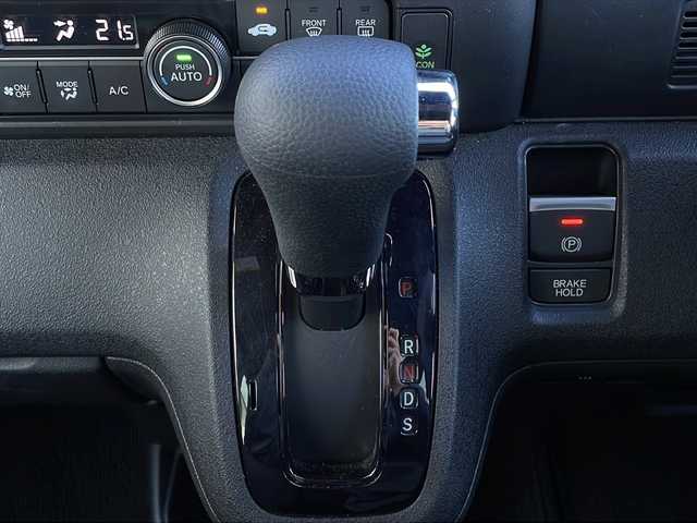 ホンダ Ｎ ＢＯＸ カスタム 山口県 2025(令7)年 0.5万km クリスタルブラックパール 純正8インチホンダコネクトナビ/・フルセグテレビ/・Bluetooth/・AM/FM/USB/バックカメラ/両側パワースライドドア/ETC/ドライブレコーダー/ホンダセンシング/・衝突軽減ブレーキ/・誤発進抑制機能/・アダプティブクルーズコントロール/・車線維持支援システム/・路外逸脱抑制機能/・標識認識機能/・オートハイビーム/・コーナーセンサー/純正フロアマット/電動パーキング/純正LEDヘッドライト/純正14インチAW