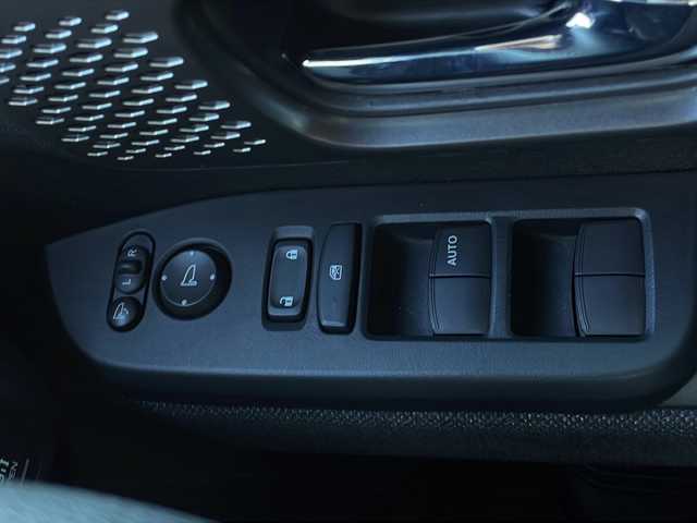 ホンダ Ｎ ＢＯＸ カスタム 山口県 2025(令7)年 0.5万km クリスタルブラックパール 純正8インチホンダコネクトナビ/・フルセグテレビ/・Bluetooth/・AM/FM/USB/バックカメラ/両側パワースライドドア/ETC/ドライブレコーダー/ホンダセンシング/・衝突軽減ブレーキ/・誤発進抑制機能/・アダプティブクルーズコントロール/・車線維持支援システム/・路外逸脱抑制機能/・標識認識機能/・オートハイビーム/・コーナーセンサー/純正フロアマット/電動パーキング/純正LEDヘッドライト/純正14インチAW