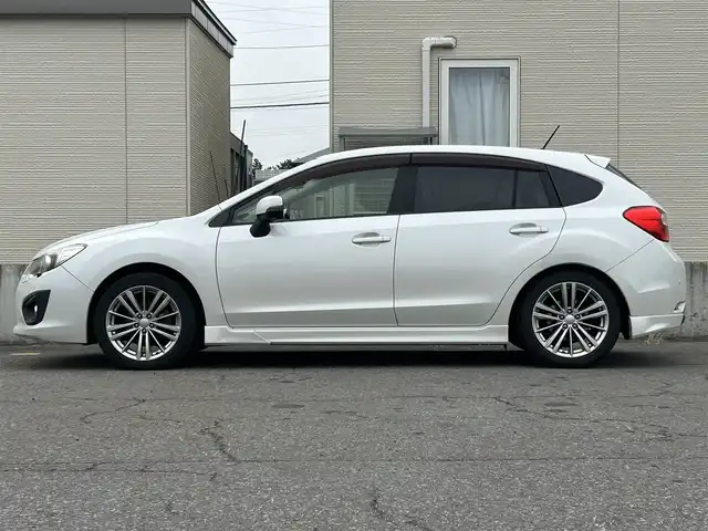 スバル インプレッサ スポーツ 2．0i－S アイサイト 青森県 2013(平25)年 6.1万km サテンホワイトパール 4WD/社外ナビ/・フルセグTV/AM/FM/CD/DVD/BT/純正17AW/ETC/D席パワーシート/HID/純正フロアマット/コーナーセンサー/フォグランプ/オートライト/クルーズコントロール/パドルシフト/レーンキープアシスト/車線逸脱警報/衝突軽減ブレーキ/横滑り防止機能/冬タイヤ積み込み有/取扱説明書