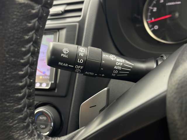 スバル インプレッサ スポーツ 2．0i－S アイサイト 秋田県 2013(平25)年 6.1万km サテンホワイトパール ４WD/社外メモリナビ(Bluetooth/CD/DVD/フルセグ)/バックカメラ/ETC/クルーズコントロール/前後コーナーセンサー/純正AW/車線逸脱警報/パドルシフト/衝突被害軽減システム/アイドリングストップ/運転席パワーシート/横滑り防止装置/キセノンヘッドライト/フォグランプ/スマートキー