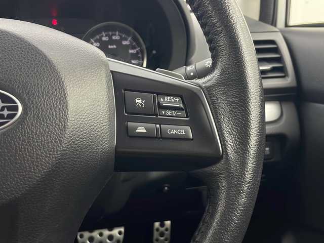 スバル インプレッサ スポーツ 2．0i－S アイサイト 秋田県 2013(平25)年 6.1万km サテンホワイトパール ４WD/社外メモリナビ(Bluetooth/CD/DVD/フルセグ)/バックカメラ/ETC/クルーズコントロール/前後コーナーセンサー/純正AW/車線逸脱警報/パドルシフト/衝突被害軽減システム/アイドリングストップ/運転席パワーシート/横滑り防止装置/キセノンヘッドライト/フォグランプ/スマートキー