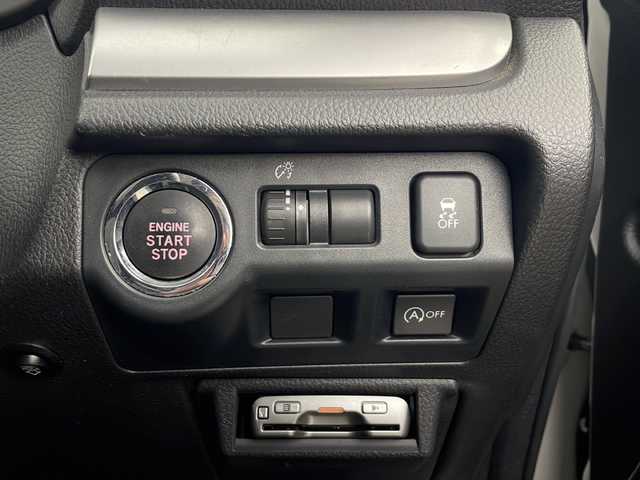 スバル インプレッサ スポーツ 2．0i－S アイサイト 秋田県 2013(平25)年 6.1万km サテンホワイトパール ４WD/社外メモリナビ(Bluetooth/CD/DVD/フルセグ)/バックカメラ/ETC/クルーズコントロール/前後コーナーセンサー/純正AW/車線逸脱警報/パドルシフト/衝突被害軽減システム/アイドリングストップ/運転席パワーシート/横滑り防止装置/キセノンヘッドライト/フォグランプ/スマートキー