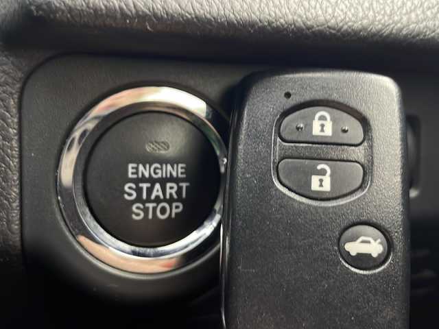 スバル インプレッサ スポーツ 2．0i－S アイサイト 秋田県 2013(平25)年 6.1万km サテンホワイトパール ４WD/社外メモリナビ(Bluetooth/CD/DVD/フルセグ)/バックカメラ/ETC/クルーズコントロール/前後コーナーセンサー/純正AW/車線逸脱警報/パドルシフト/衝突被害軽減システム/アイドリングストップ/運転席パワーシート/横滑り防止装置/キセノンヘッドライト/フォグランプ/スマートキー