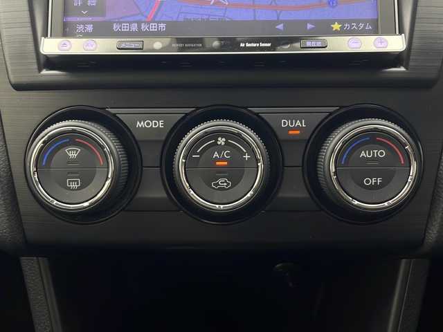 スバル インプレッサ スポーツ 2．0i－S アイサイト 秋田県 2013(平25)年 6.1万km サテンホワイトパール ４WD/社外メモリナビ(Bluetooth/CD/DVD/フルセグ)/バックカメラ/ETC/クルーズコントロール/前後コーナーセンサー/純正AW/車線逸脱警報/パドルシフト/衝突被害軽減システム/アイドリングストップ/運転席パワーシート/横滑り防止装置/キセノンヘッドライト/フォグランプ/スマートキー