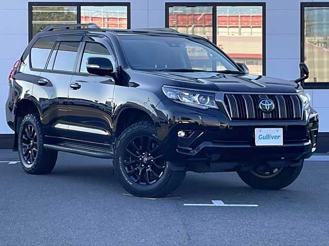 トヨタ ランドクルーザー プラド TX-L 70thアニバーサリーLTD 山口県 2022(令4)年 6.1万km ブラック 社外9インチナビ【MDV-M908HDL】/・CD/DVD/USB/Bluetooth/iPod/SMART USEN/フルセグテレビ/ETC/ドライブレコーダー/バックカメラ/純正フロアマット/18インチ純正アルミホイール/レザーシート/前席エアーシート/前席パワーシート/サンルーフ/スマートキースペアキー有/プッシュアップスタート/LEDヘッドランプ/フォグランプ/オートライト/ダウンヒルアシストコントロール/センターデフロック/Toyota Safety Sense/・プリクラッシュセーフティ/・レーンディパーチャーアラート/・オートマチックハイビーム/・レーダークルーズコントロール/・クリアランスソナー&バックソナー/ダブルサイドカーテンエアバッグ/マッドガード/取扱説明書/保証書