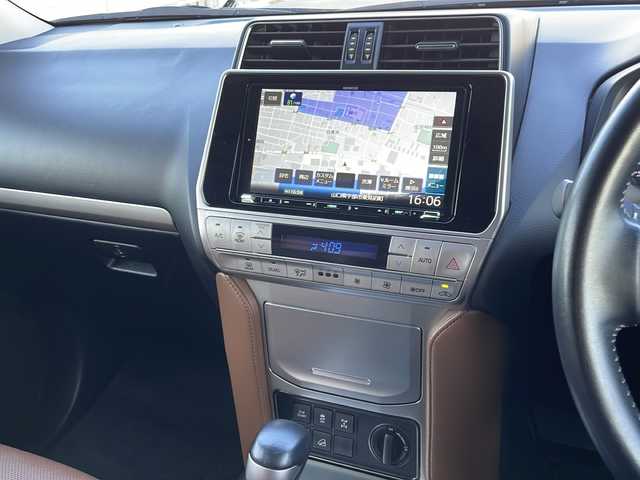 トヨタ ランドクルーザー プラド TX-L 70thアニバーサリーLTD 山口県 2022(令4)年 6.1万km ブラック 社外9インチナビ【MDV-M908HDL】/・CD/DVD/USB/Bluetooth/iPod/SMART USEN/フルセグテレビ/ETC/ドライブレコーダー/バックカメラ/純正フロアマット/18インチ純正アルミホイール/レザーシート/前席エアーシート/前席パワーシート/サンルーフ/スマートキースペアキー有/プッシュアップスタート/LEDヘッドランプ/フォグランプ/オートライト/ダウンヒルアシストコントロール/センターデフロック/Toyota Safety Sense/・プリクラッシュセーフティ/・レーンディパーチャーアラート/・オートマチックハイビーム/・レーダークルーズコントロール/・クリアランスソナー&バックソナー/ダブルサイドカーテンエアバッグ/マッドガード/取扱説明書/保証書