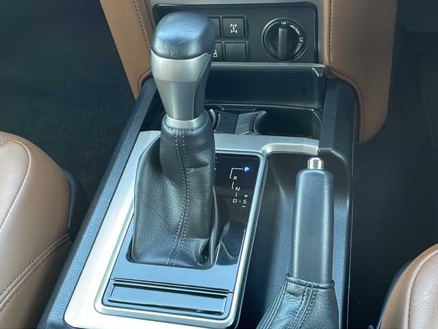 トヨタ ランドクルーザー プラド TX-L 70thアニバーサリーLTD 山口県 2022(令4)年 6.1万km ブラック 社外9インチナビ【MDV-M908HDL】/・CD/DVD/USB/Bluetooth/iPod/SMART USEN/フルセグテレビ/ETC/ドライブレコーダー/バックカメラ/純正フロアマット/18インチ純正アルミホイール/レザーシート/前席エアーシート/前席パワーシート/サンルーフ/スマートキースペアキー有/プッシュアップスタート/LEDヘッドランプ/フォグランプ/オートライト/ダウンヒルアシストコントロール/センターデフロック/Toyota Safety Sense/・プリクラッシュセーフティ/・レーンディパーチャーアラート/・オートマチックハイビーム/・レーダークルーズコントロール/・クリアランスソナー&バックソナー/ダブルサイドカーテンエアバッグ/マッドガード/取扱説明書/保証書