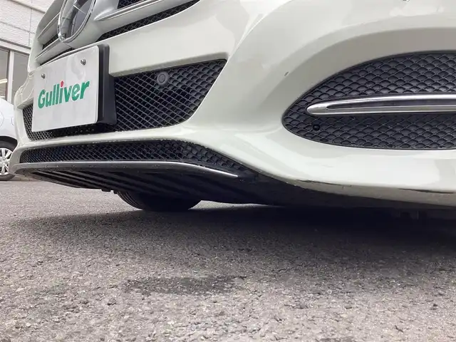 メルセデス・ベンツ Ｂ１８０ 鹿児島県 2017(平29)年 3.6万km カルサイトホワイト 法人ワンオーナー/純正ナビ/TV/Bluetooth/AppleCarPlay/AndroidAuto/ビルトインETC/レーダーセーフティパッケージ/・ブラインドスポットアシスト/・ディストロニックプラス/・レーンキーピングアシスト/・PRE-SAFE/アダプティブハイビームアシスト/パークトロニック/キーレスゴー/シートヒーター(運転席/助手席)/LEDヘッドライト/リヤフォグランプ/クルーズコントロール/パドルシフト/アイドリングSTOP/革巻きステアリング/スマートキー×2本/取説&保証書有り/H30/R1/2/3/4/5/6/7年 ディーラー記録簿有り/