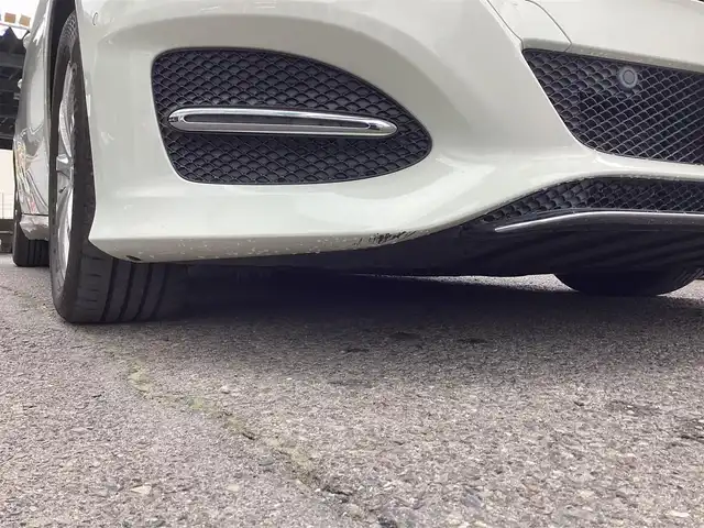 メルセデス・ベンツ Ｂ１８０ 鹿児島県 2017(平29)年 3.6万km カルサイトホワイト 法人ワンオーナー/純正ナビ/TV/Bluetooth/AppleCarPlay/AndroidAuto/ビルトインETC/レーダーセーフティパッケージ/・ブラインドスポットアシスト/・ディストロニックプラス/・レーンキーピングアシスト/・PRE-SAFE/アダプティブハイビームアシスト/パークトロニック/キーレスゴー/シートヒーター(運転席/助手席)/LEDヘッドライト/リヤフォグランプ/クルーズコントロール/パドルシフト/アイドリングSTOP/革巻きステアリング/スマートキー×2本/取説&保証書有り/H30/R1/2/3/4/5/6/7年 ディーラー記録簿有り/