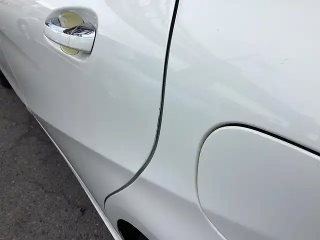 メルセデス・ベンツ Ｂ１８０ 鹿児島県 2017(平29)年 3.6万km カルサイトホワイト 法人ワンオーナー/純正ナビ/TV/Bluetooth/AppleCarPlay/AndroidAuto/ビルトインETC/レーダーセーフティパッケージ/・ブラインドスポットアシスト/・ディストロニックプラス/・レーンキーピングアシスト/・PRE-SAFE/アダプティブハイビームアシスト/パークトロニック/キーレスゴー/シートヒーター(運転席/助手席)/LEDヘッドライト/リヤフォグランプ/クルーズコントロール/パドルシフト/アイドリングSTOP/革巻きステアリング/スマートキー×2本/取説&保証書有り/H30/R1/2/3/4/5/6/7年 ディーラー記録簿有り/