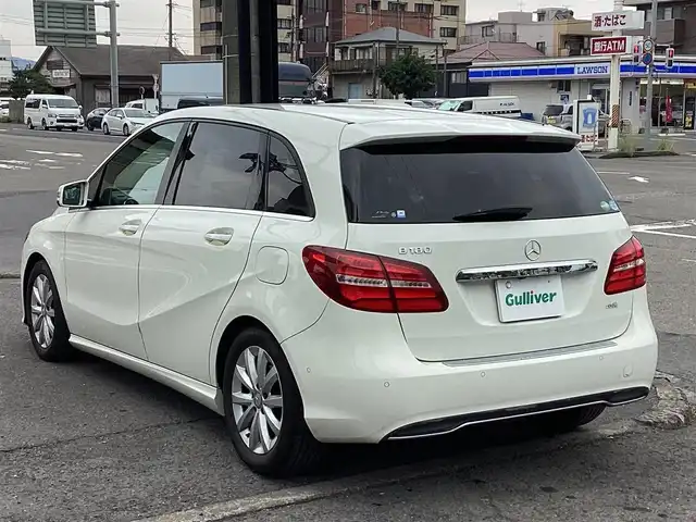 メルセデス・ベンツ Ｂ１８０ 鹿児島県 2017(平29)年 3.6万km カルサイトホワイト 法人ワンオーナー/純正ナビ/TV/Bluetooth/AppleCarPlay/AndroidAuto/ビルトインETC/レーダーセーフティパッケージ/・ブラインドスポットアシスト/・ディストロニックプラス/・レーンキーピングアシスト/・PRE-SAFE/アダプティブハイビームアシスト/パークトロニック/キーレスゴー/シートヒーター(運転席/助手席)/LEDヘッドライト/リヤフォグランプ/クルーズコントロール/パドルシフト/アイドリングSTOP/革巻きステアリング/スマートキー×2本/取説&保証書有り/H30/R1/2/3/4/5/6/7年 ディーラー記録簿有り/