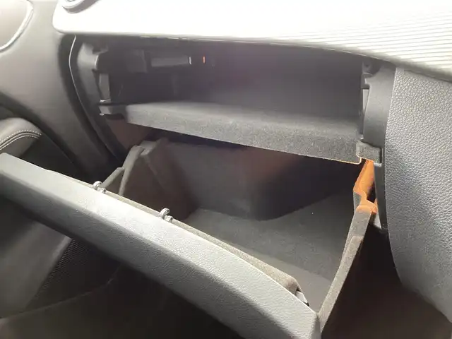 メルセデス・ベンツ Ｂ１８０ 鹿児島県 2017(平29)年 3.6万km カルサイトホワイト 法人ワンオーナー/純正ナビ/TV/Bluetooth/AppleCarPlay/AndroidAuto/ビルトインETC/レーダーセーフティパッケージ/・ブラインドスポットアシスト/・ディストロニックプラス/・レーンキーピングアシスト/・PRE-SAFE/アダプティブハイビームアシスト/パークトロニック/キーレスゴー/シートヒーター(運転席/助手席)/LEDヘッドライト/リヤフォグランプ/クルーズコントロール/パドルシフト/アイドリングSTOP/革巻きステアリング/スマートキー×2本/取説&保証書有り/H30/R1/2/3/4/5/6/7年 ディーラー記録簿有り/