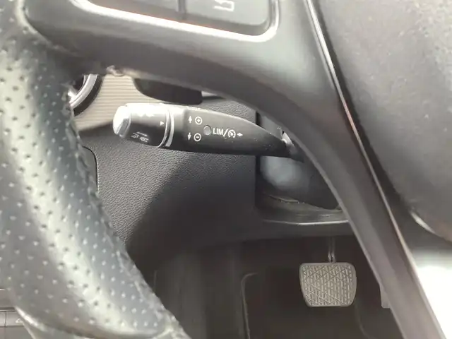 メルセデス・ベンツ Ｂ１８０ 鹿児島県 2017(平29)年 3.6万km カルサイトホワイト 法人ワンオーナー/純正ナビ/TV/Bluetooth/AppleCarPlay/AndroidAuto/ビルトインETC/レーダーセーフティパッケージ/・ブラインドスポットアシスト/・ディストロニックプラス/・レーンキーピングアシスト/・PRE-SAFE/アダプティブハイビームアシスト/パークトロニック/キーレスゴー/シートヒーター(運転席/助手席)/LEDヘッドライト/リヤフォグランプ/クルーズコントロール/パドルシフト/アイドリングSTOP/革巻きステアリング/スマートキー×2本/取説&保証書有り/H30/R1/2/3/4/5/6/7年 ディーラー記録簿有り/