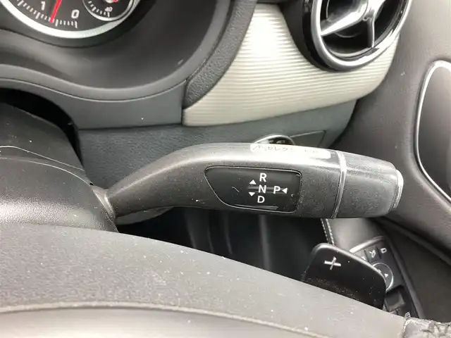 メルセデス・ベンツ Ｂ１８０ 鹿児島県 2017(平29)年 3.6万km カルサイトホワイト 法人ワンオーナー/純正ナビ/TV/Bluetooth/AppleCarPlay/AndroidAuto/ビルトインETC/レーダーセーフティパッケージ/・ブラインドスポットアシスト/・ディストロニックプラス/・レーンキーピングアシスト/・PRE-SAFE/アダプティブハイビームアシスト/パークトロニック/キーレスゴー/シートヒーター(運転席/助手席)/LEDヘッドライト/リヤフォグランプ/クルーズコントロール/パドルシフト/アイドリングSTOP/革巻きステアリング/スマートキー×2本/取説&保証書有り/H30/R1/2/3/4/5/6/7年 ディーラー記録簿有り/