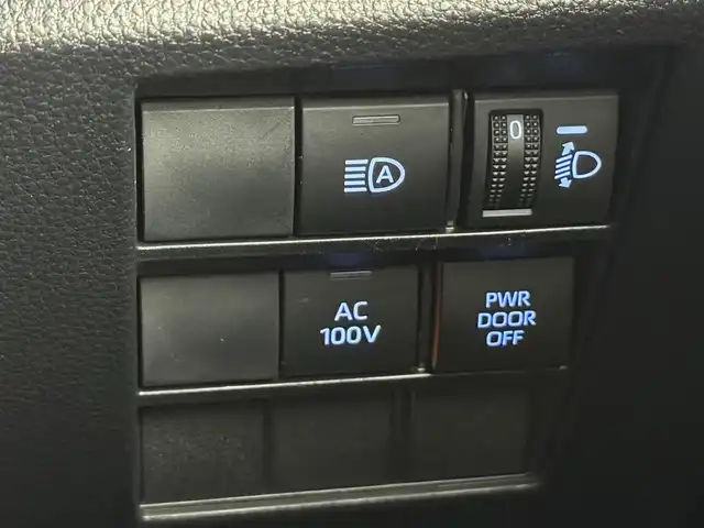 トヨタ ヴォクシー ハイブリッド S－Z 愛知県 2023(令5)年 2.9万km アティチュードブラックマイカ 純正ディスプレイオーディオ/フルセグTV/Bluetooth接続/DVD/CD/AM/FM/USB/トヨタセーフティセンス/プリクラッシュセーフティ/レーントレーシングアシスト/レーダークルーズコントロール/アダプティブクルーズコントロール/リアオートエアコン/ハーフレザーシート/シートヒーター/電動パワーバックドア/バックカメラ/コーナーセンサー/LEDヘッドライト/オートライト/純正17インチアルミホイール/ビルトインETC2.0/スマートキー