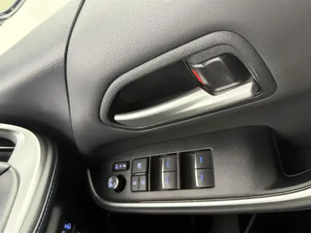 トヨタ ヴォクシー ハイブリッド S－Z 愛知県 2023(令5)年 2.9万km アティチュードブラックマイカ 純正ディスプレイオーディオ/フルセグTV/Bluetooth接続/DVD/CD/AM/FM/USB/トヨタセーフティセンス/プリクラッシュセーフティ/レーントレーシングアシスト/レーダークルーズコントロール/アダプティブクルーズコントロール/リアオートエアコン/ハーフレザーシート/シートヒーター/電動パワーバックドア/バックカメラ/コーナーセンサー/LEDヘッドライト/オートライト/純正17インチアルミホイール/ビルトインETC2.0/スマートキー