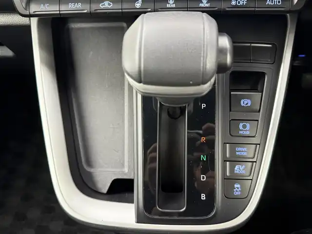 トヨタ ヴォクシー ハイブリッド S－Z 愛知県 2023(令5)年 2.9万km アティチュードブラックマイカ 純正ディスプレイオーディオ/フルセグTV/Bluetooth接続/DVD/CD/AM/FM/USB/トヨタセーフティセンス/プリクラッシュセーフティ/レーントレーシングアシスト/レーダークルーズコントロール/アダプティブクルーズコントロール/リアオートエアコン/ハーフレザーシート/シートヒーター/電動パワーバックドア/バックカメラ/コーナーセンサー/LEDヘッドライト/オートライト/純正17インチアルミホイール/ビルトインETC2.0/スマートキー