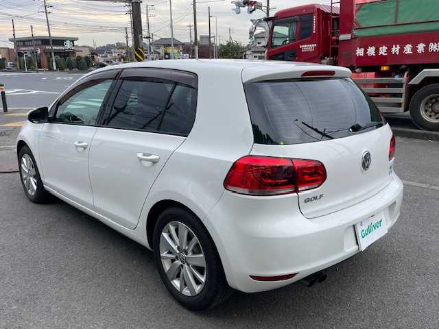フォルクスワーゲン ゴルフ TSI コンフォートL マイスター 神奈川県 2013(平25)年 7.7万km 白 純正SDナビ/フルセグテレビ/バックカメラ/ドアバイザー/ETC/純正フロアマット/純正アルミホイール/フォグランプ/ドライブレコーダー（前後）/パドルシフト/取扱説明書/スペアキー