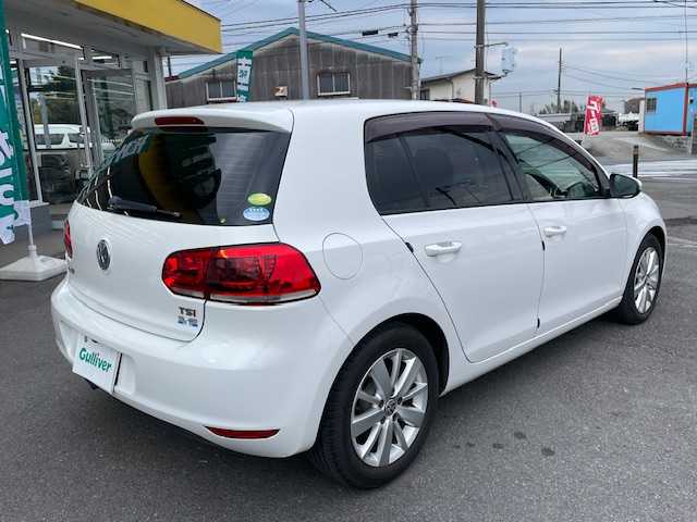 フォルクスワーゲン ゴルフ TSI コンフォートL マイスター 神奈川県 2013(平25)年 7.7万km 白 純正SDナビ/フルセグテレビ/バックカメラ/ドアバイザー/ETC/純正フロアマット/純正アルミホイール/フォグランプ/ドライブレコーダー（前後）/パドルシフト/取扱説明書/スペアキー